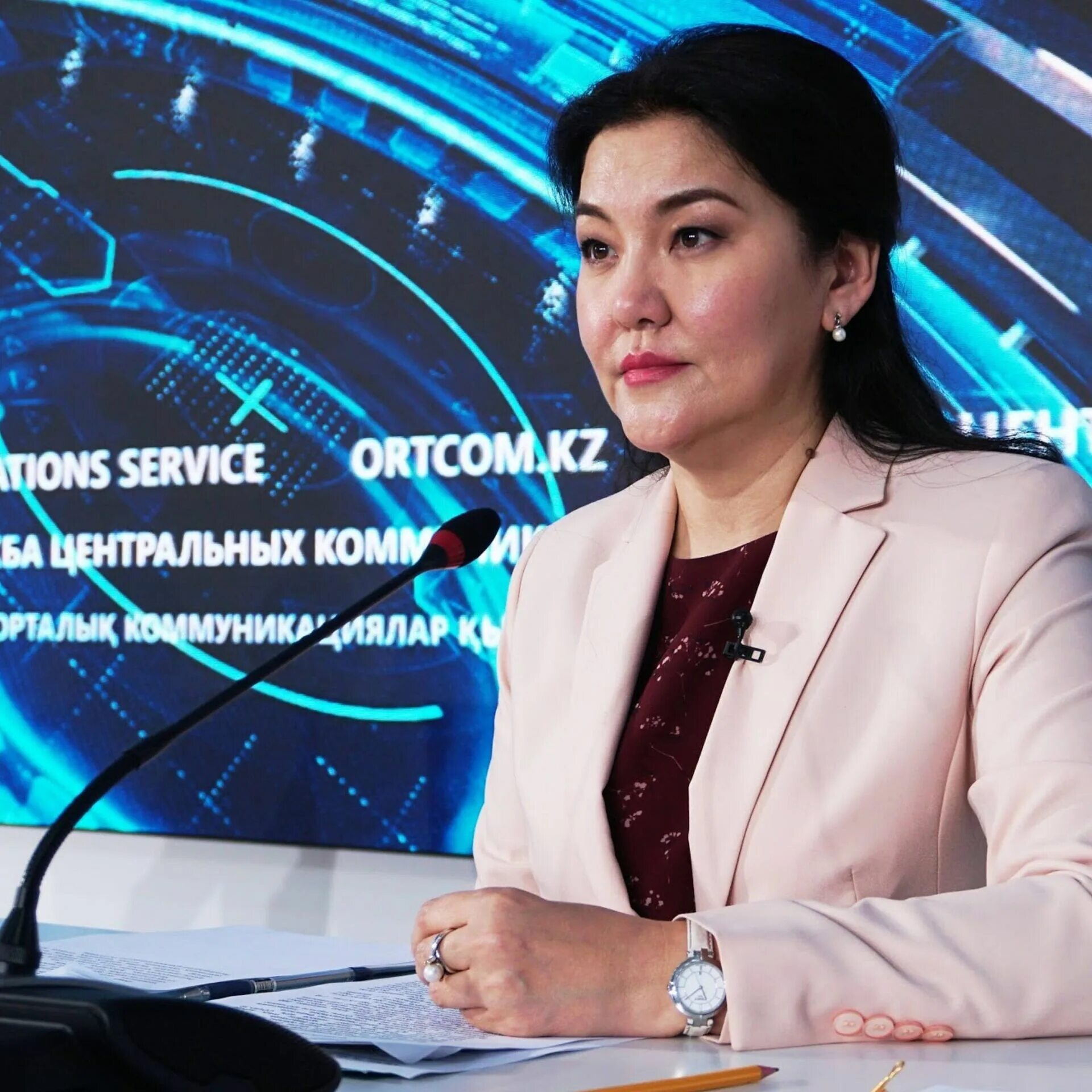 Министр здравоохранения рк 2025. Министр здравоохранения казахстана 2025. министр здравоохранения казахстана 2025 фото. ажар гиният министром здравоохранения. гиният ажар семья.