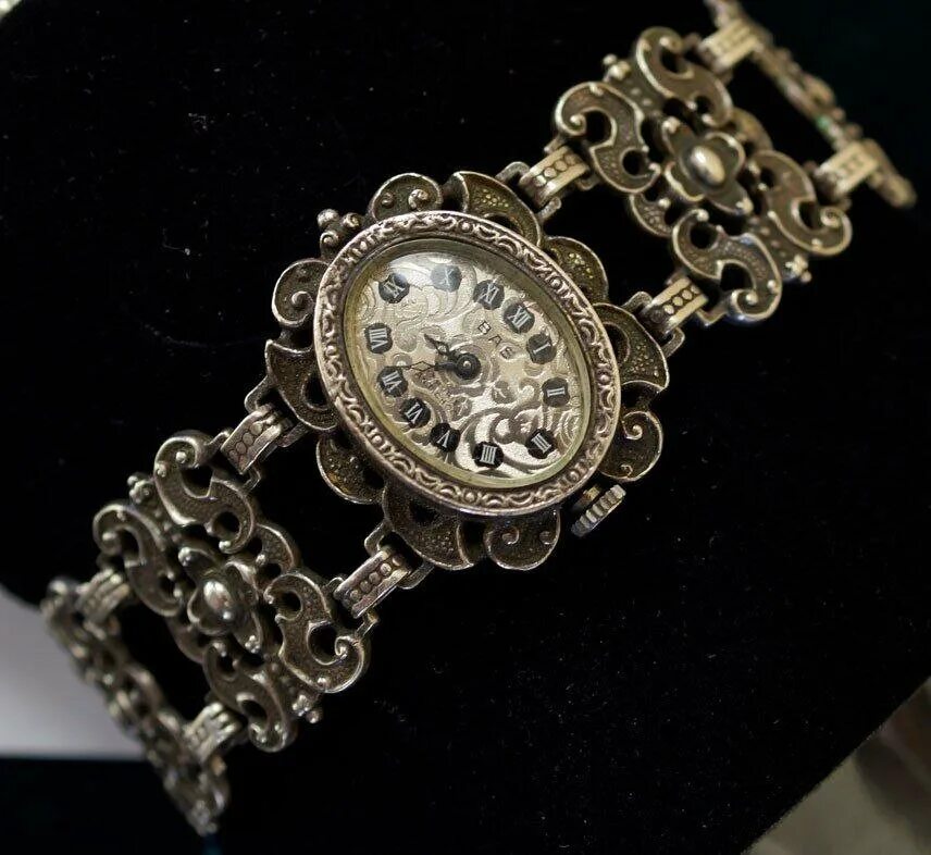 Антикварные часы наручные женские. Антикварные часы наручные. Старинные женские часы. Женские серебряные часы.
