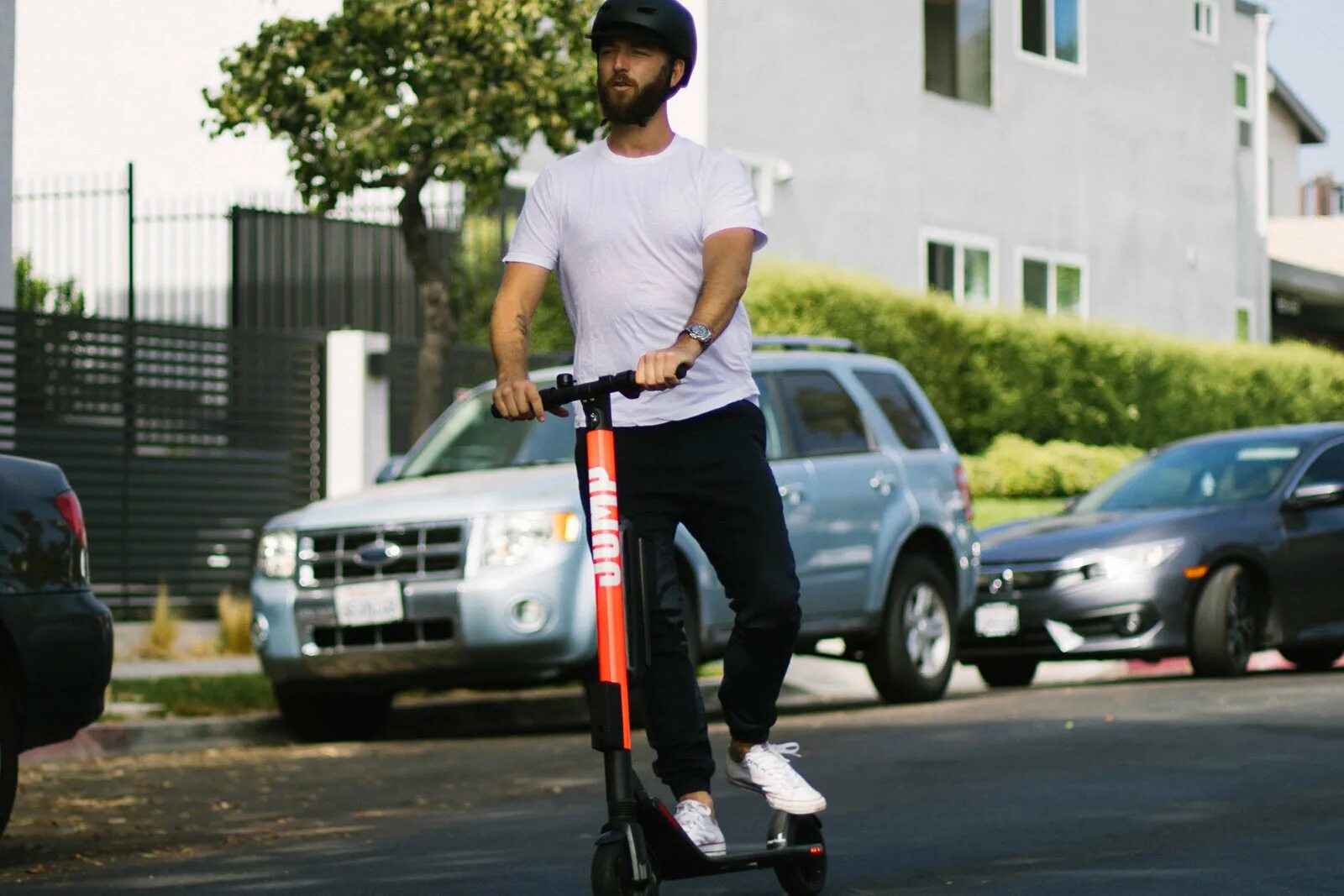 Девушка на самокате. Самокат. Прогулка на электросамокате. Электросамокаты для детей. Доставщик на электросамокате.