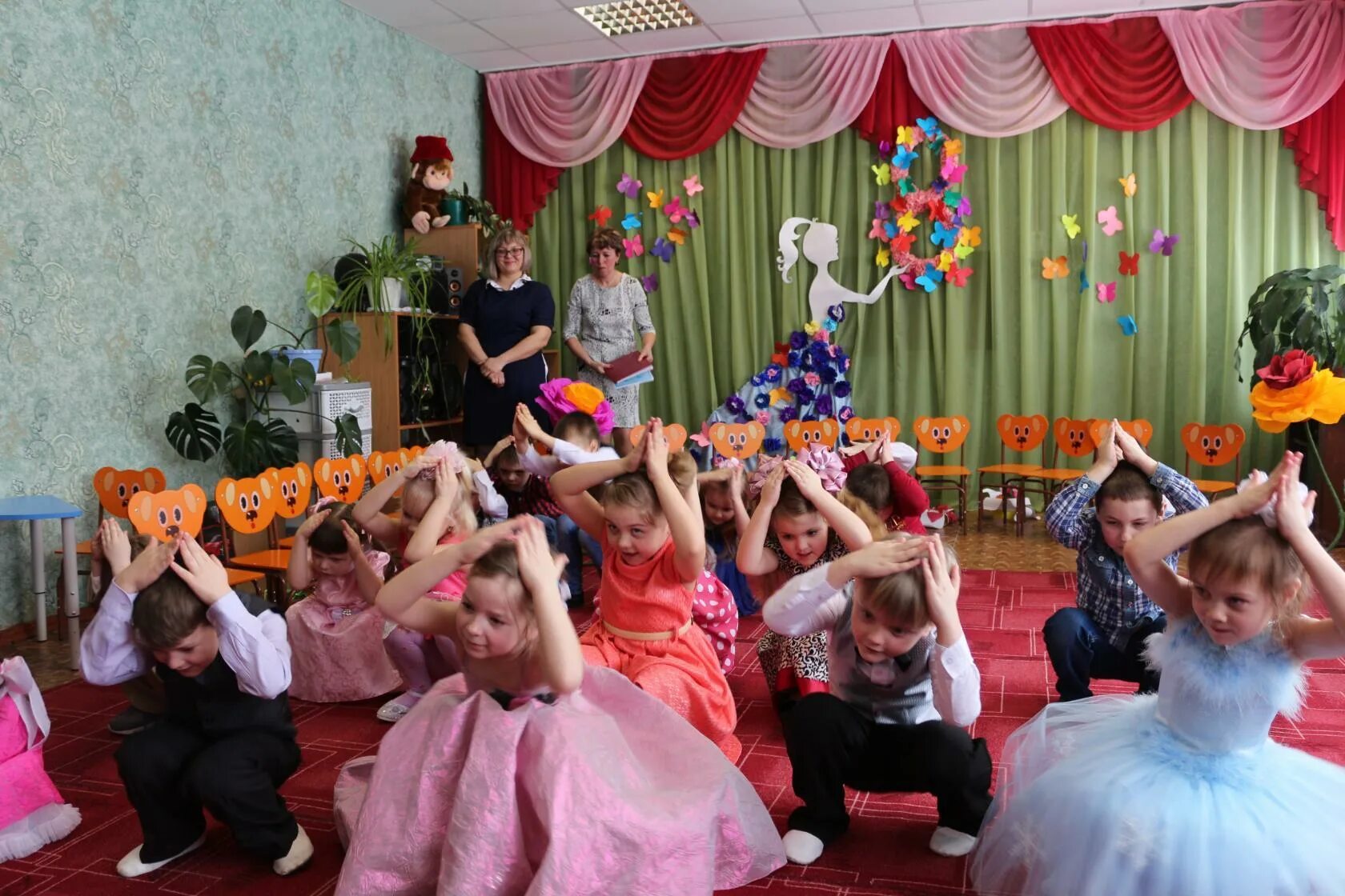 Утренник 8 арта в детском саду. Детские утренники в детском саду. 8 утренник садик. 8 утренник садик. 8 утренник садик.