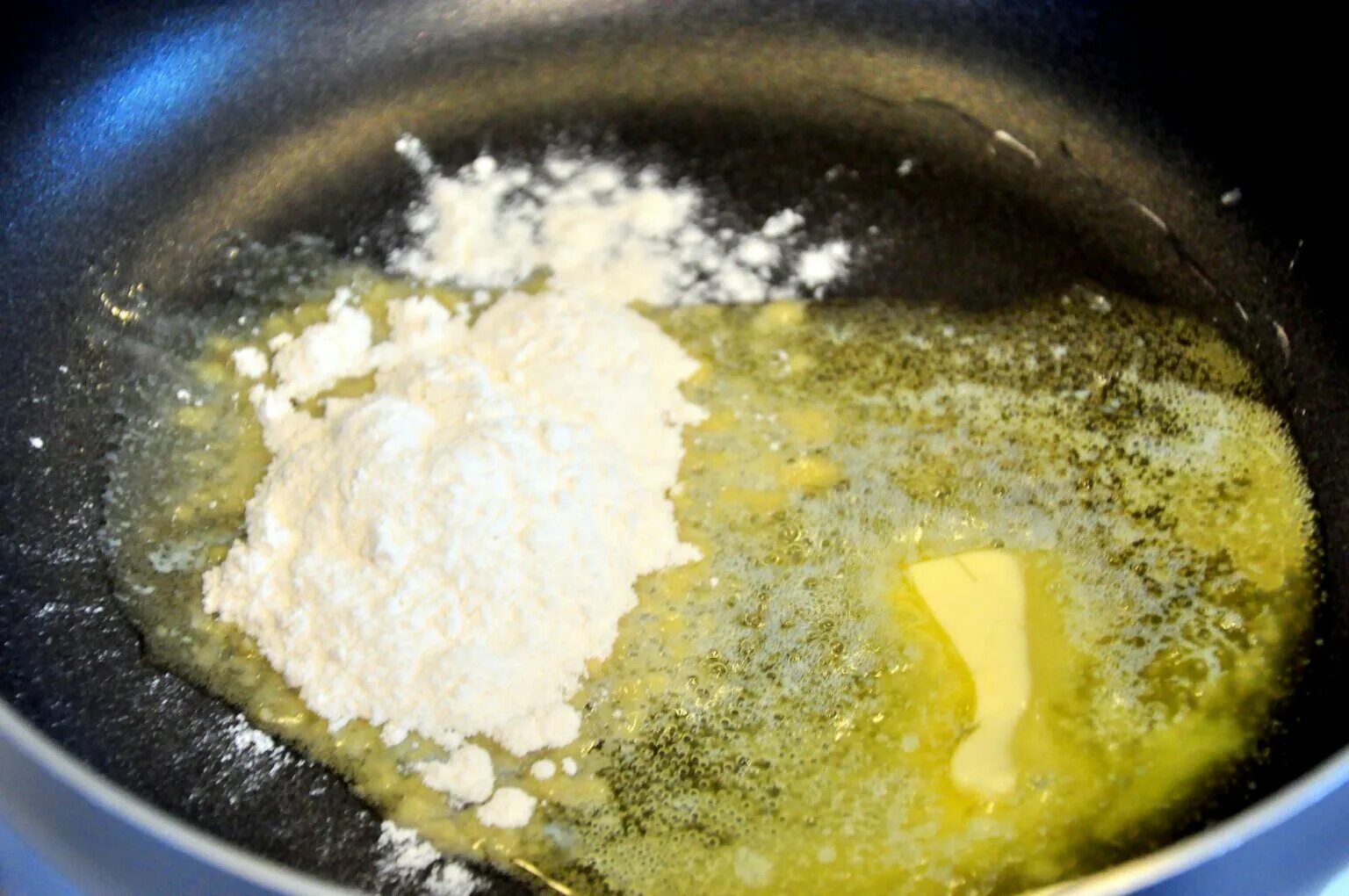 Маслом и посыпаем солью и