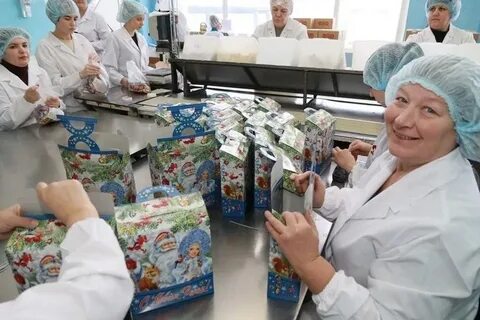 До какого возраста дают подарки в организациях