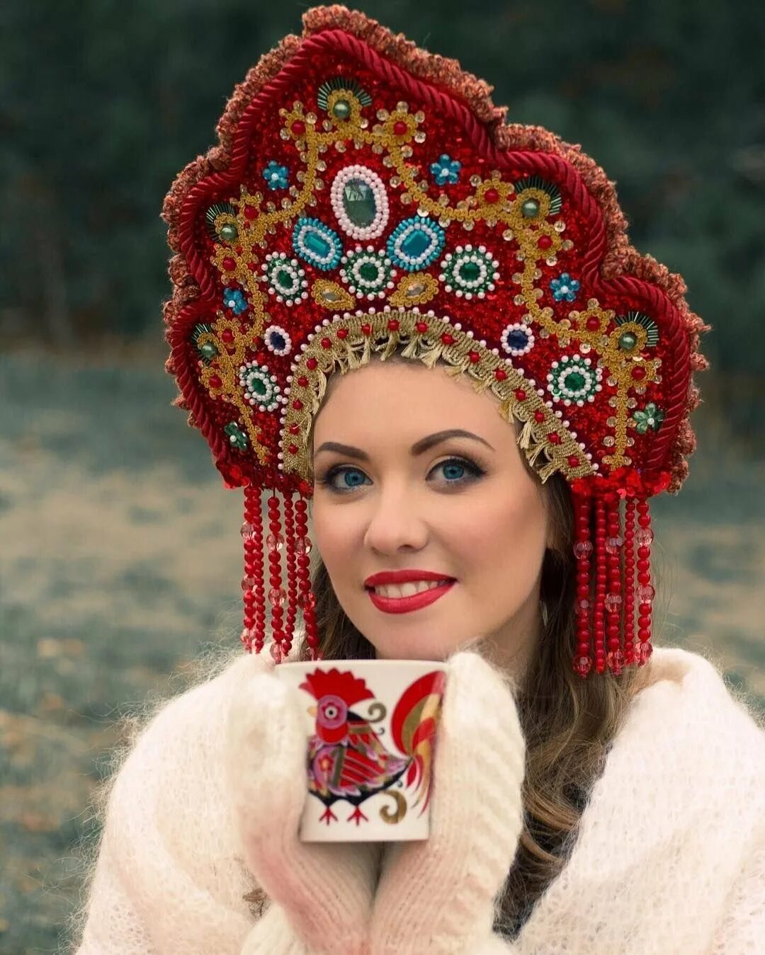Красивые русские костюмы. Мисс Россия в кокошнике.