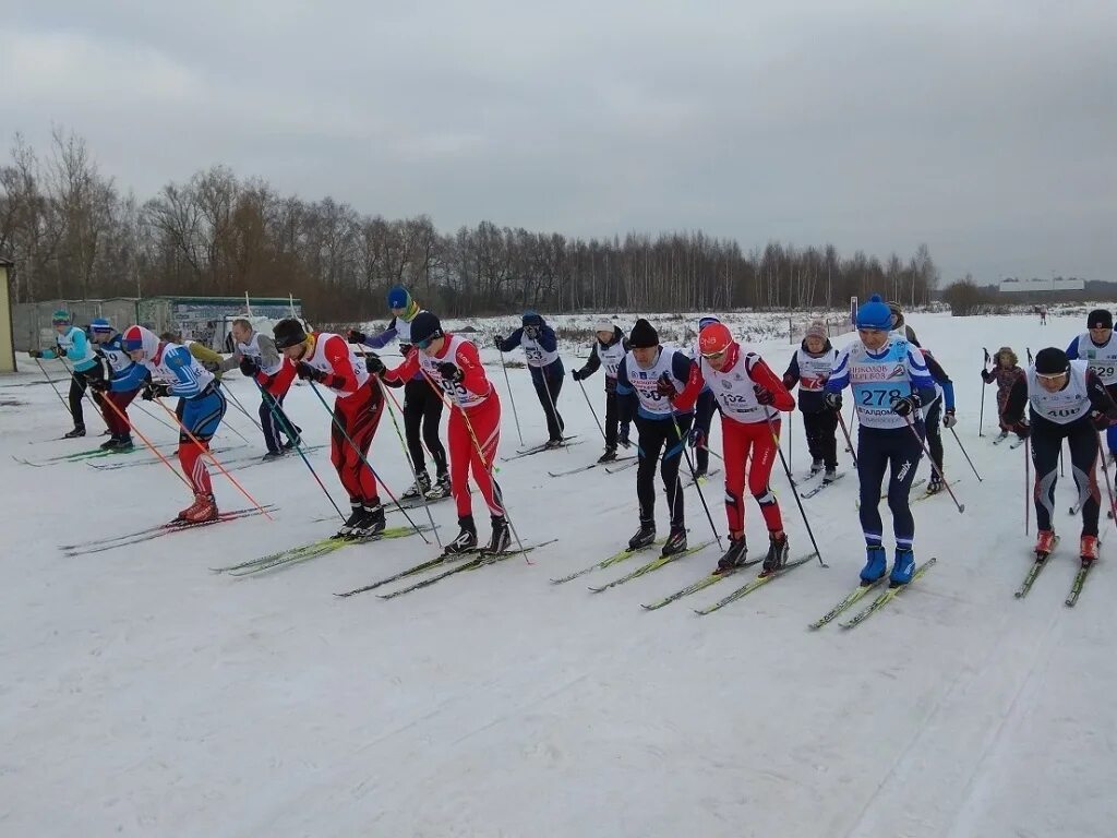 Медведевский лес орел лыжная трасса. Массовый лыжный забег. Лыжные гонки. Состоялась лыжная гонка. Катание на лыжах чебоксарская набережная.