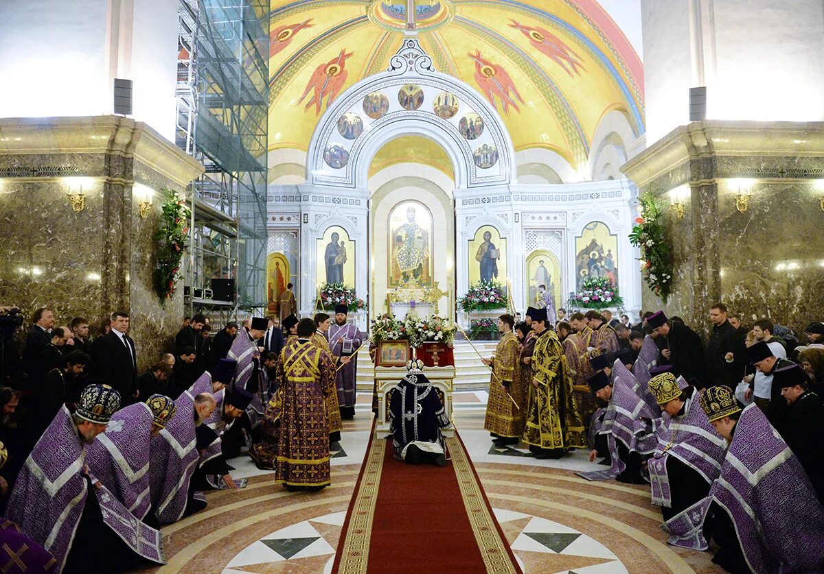 Кафедральный собор христа спасителя калининград. Кафедральный собор христа спасителя калининград. Хиротония в храме калининграда. Патриарх кирилл в калининграде. Калининградская епархия храмы рпц.