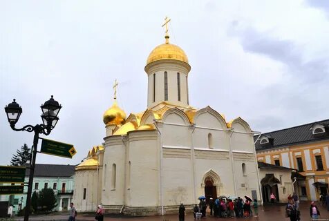 Сколько в лавре церквей