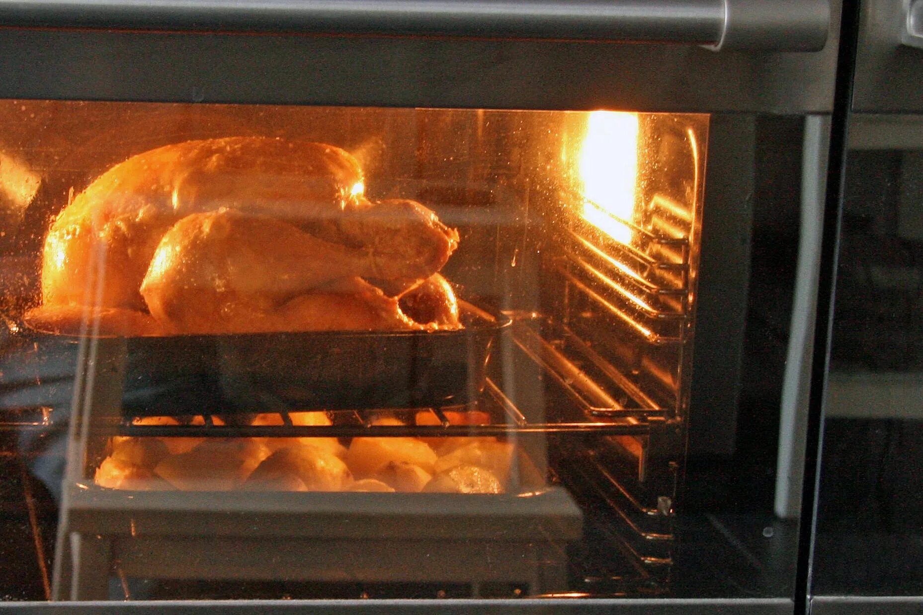 Курица гриль. Курица гриль в духовке. Печь для приготовление курицы. Куры гриль в духовке.