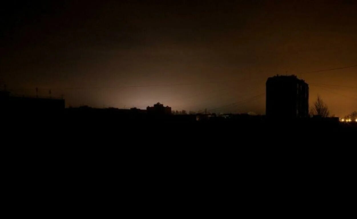 Гор нету. Город без света ночью. город без электричества. мир без электричества. откшлючили светв городе.
