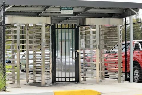 Торговый центр пропускной режим