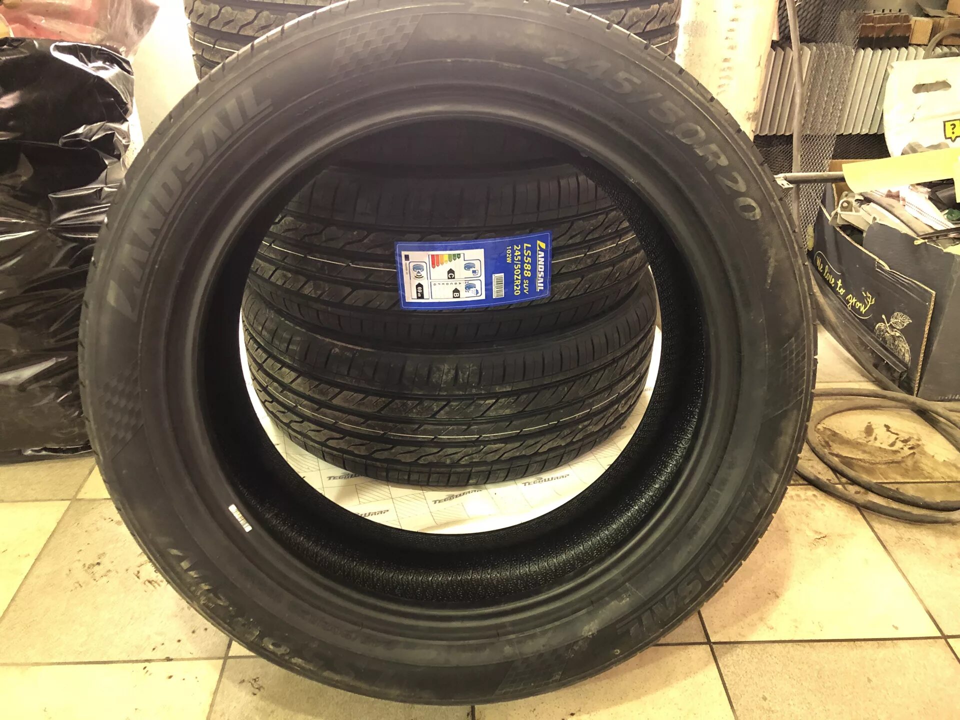 255 40 17 bridgestone. 255/40 r17 9j. 255/50 r17. 235 45 17 pirelli. Maxxis vs5 victra suv.