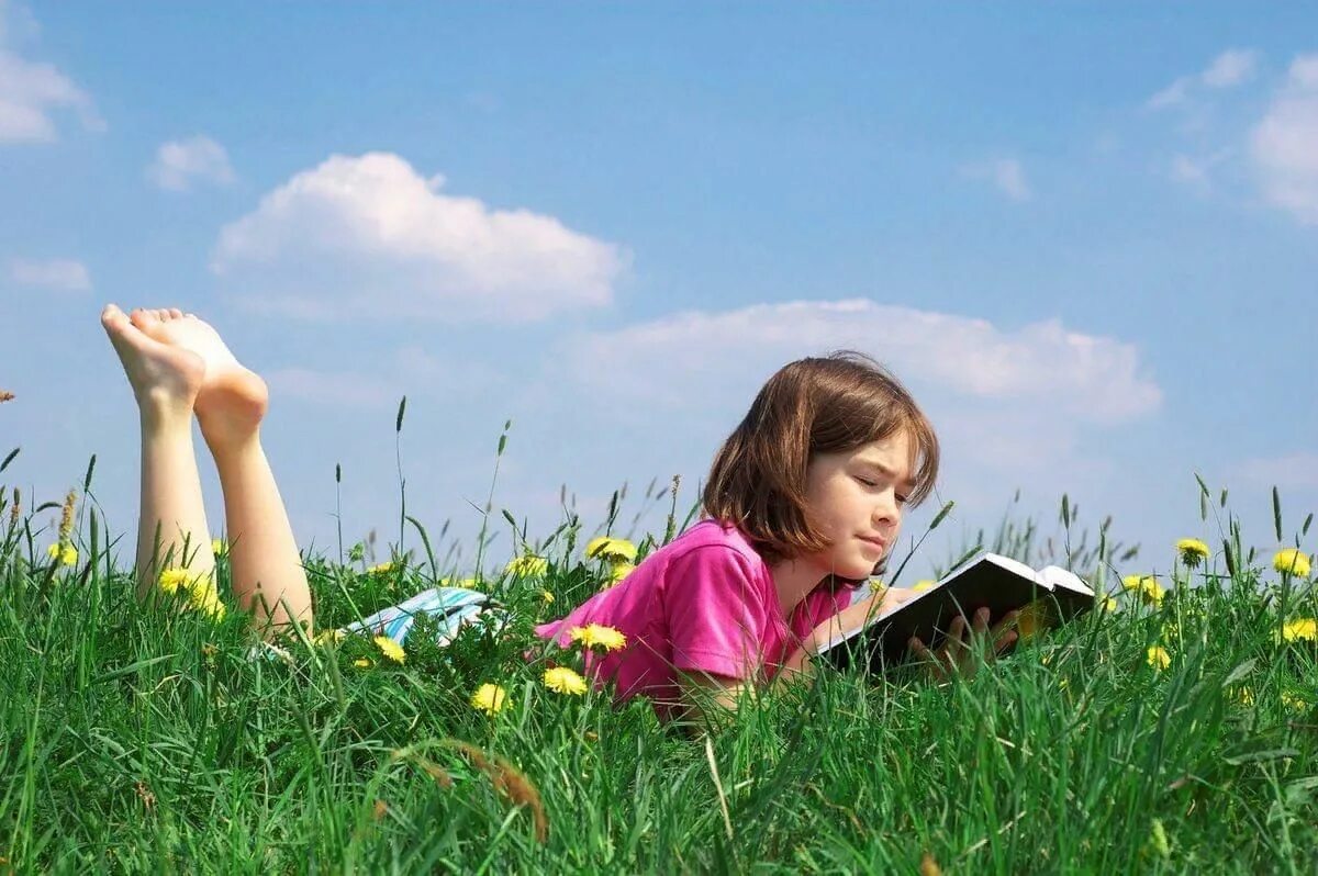 Чтение развлечение. Июнь Июльевич август. Дети и природа. Лето с книгой. Лето дети природа.