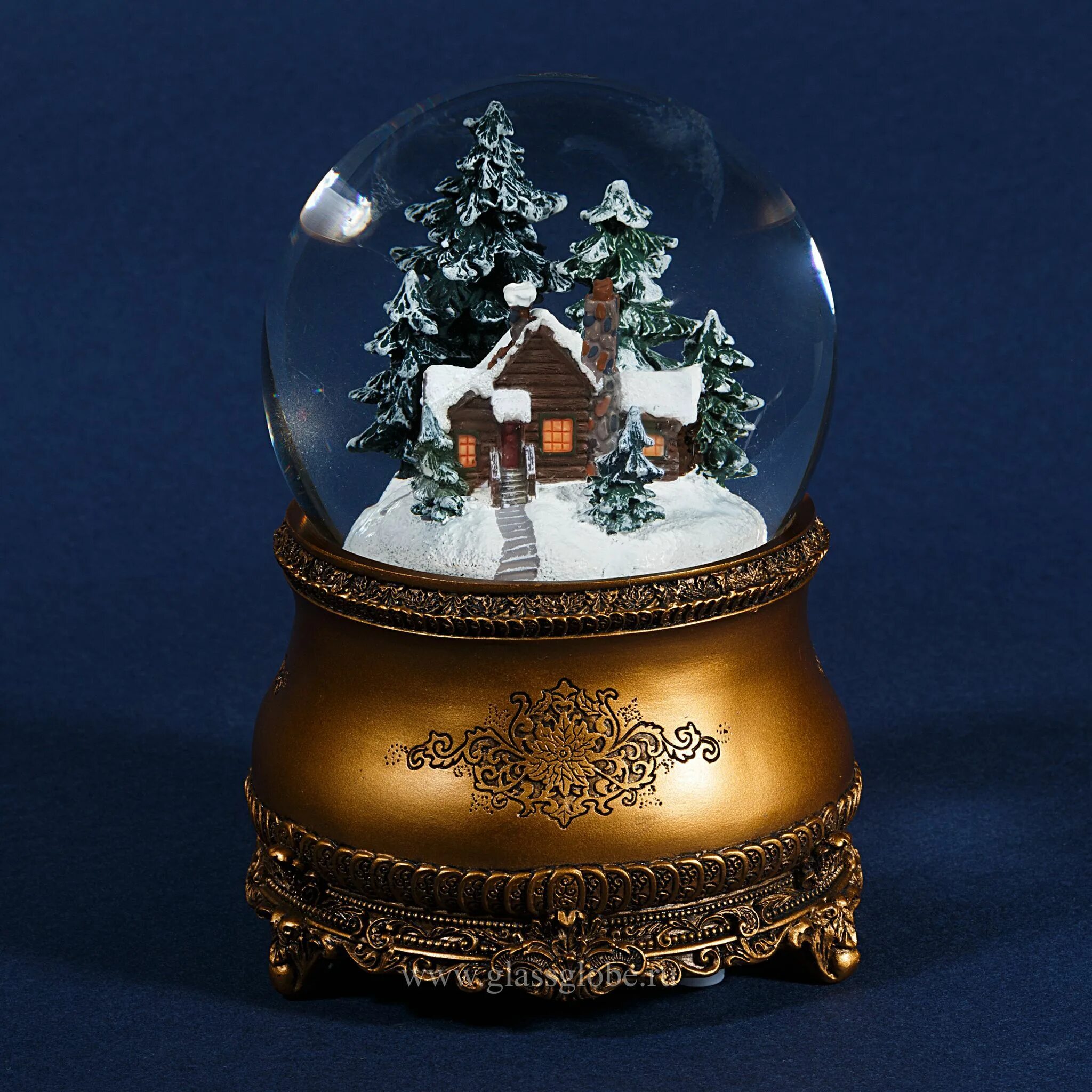 2 снежный шар. Glassglobe / шар со снегом "старый дом". Снежный шар Glassglobe "домик в лесу". Стеклянный шар со снегом. Новогодний шар со снегом.