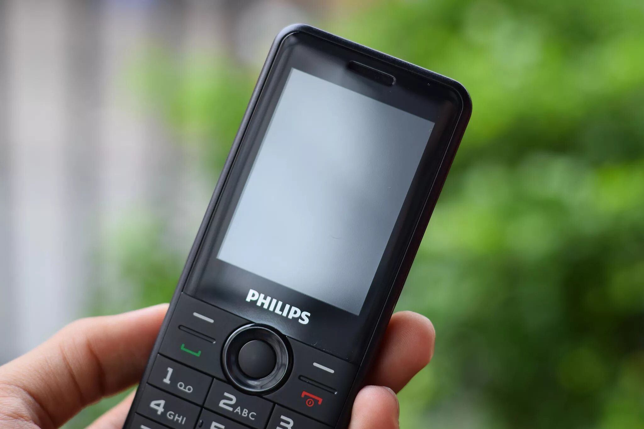 Филипс красноярск. Philips e168. Philips e590. Xenium e590. Philips Xenium e185.