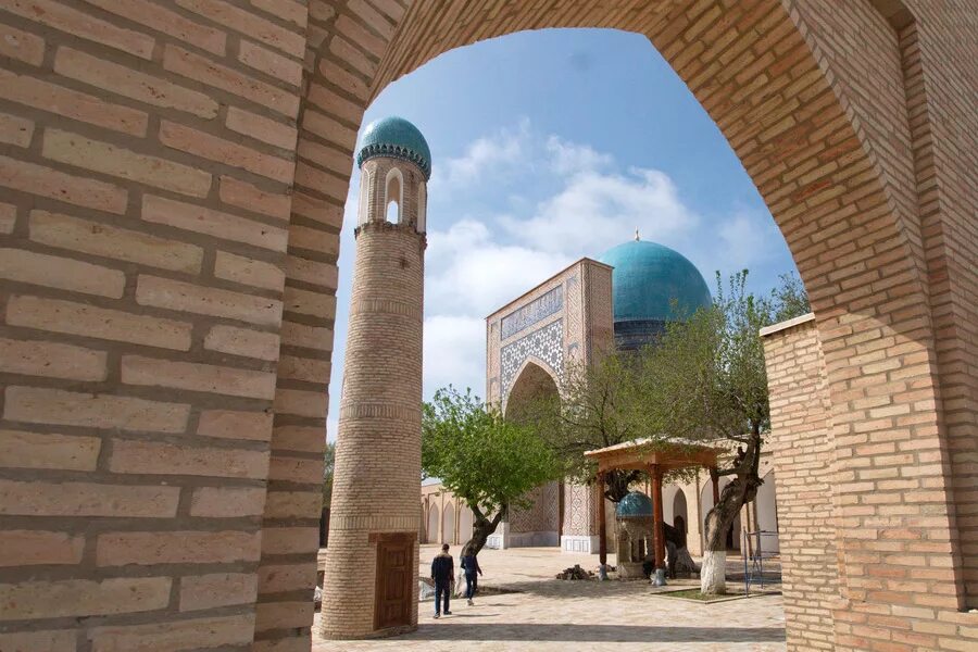 Мемориальный комплекс Дорут-тиловат. Шахрисабз кулол. Узбекистан город Шахрисабз базар.