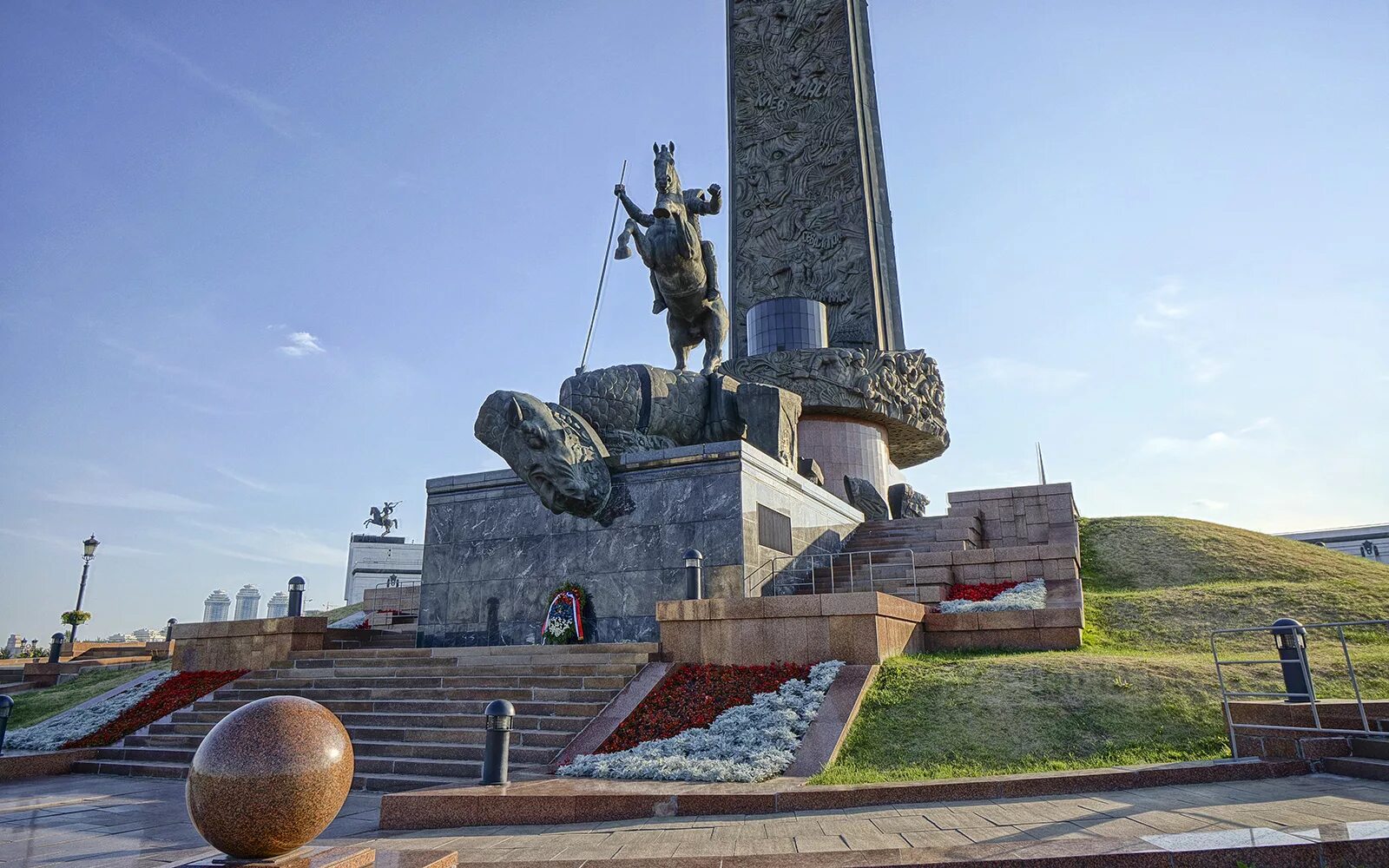 Памятник победы. Мемориал парк Победы в Москве. Мемориальный комплекс на Поклонной горе в Москве. Парк Победы Москва памятники. Парк Победы монумент Победы.