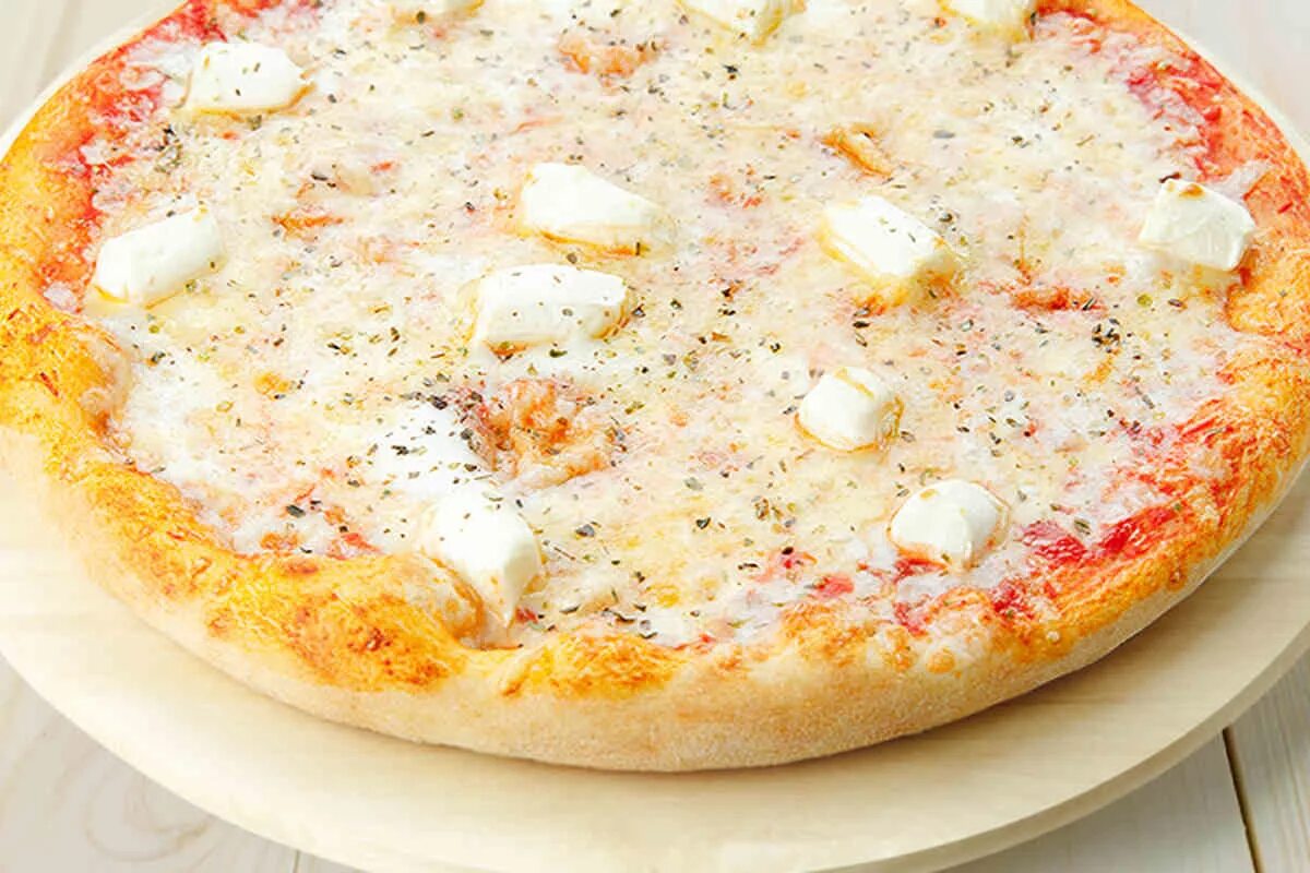 Сырная пицца. Пицца 4 сыра Оллис. Пицца с сыром. Пицца с сыром моцарелла. Пицца с пармезаном.