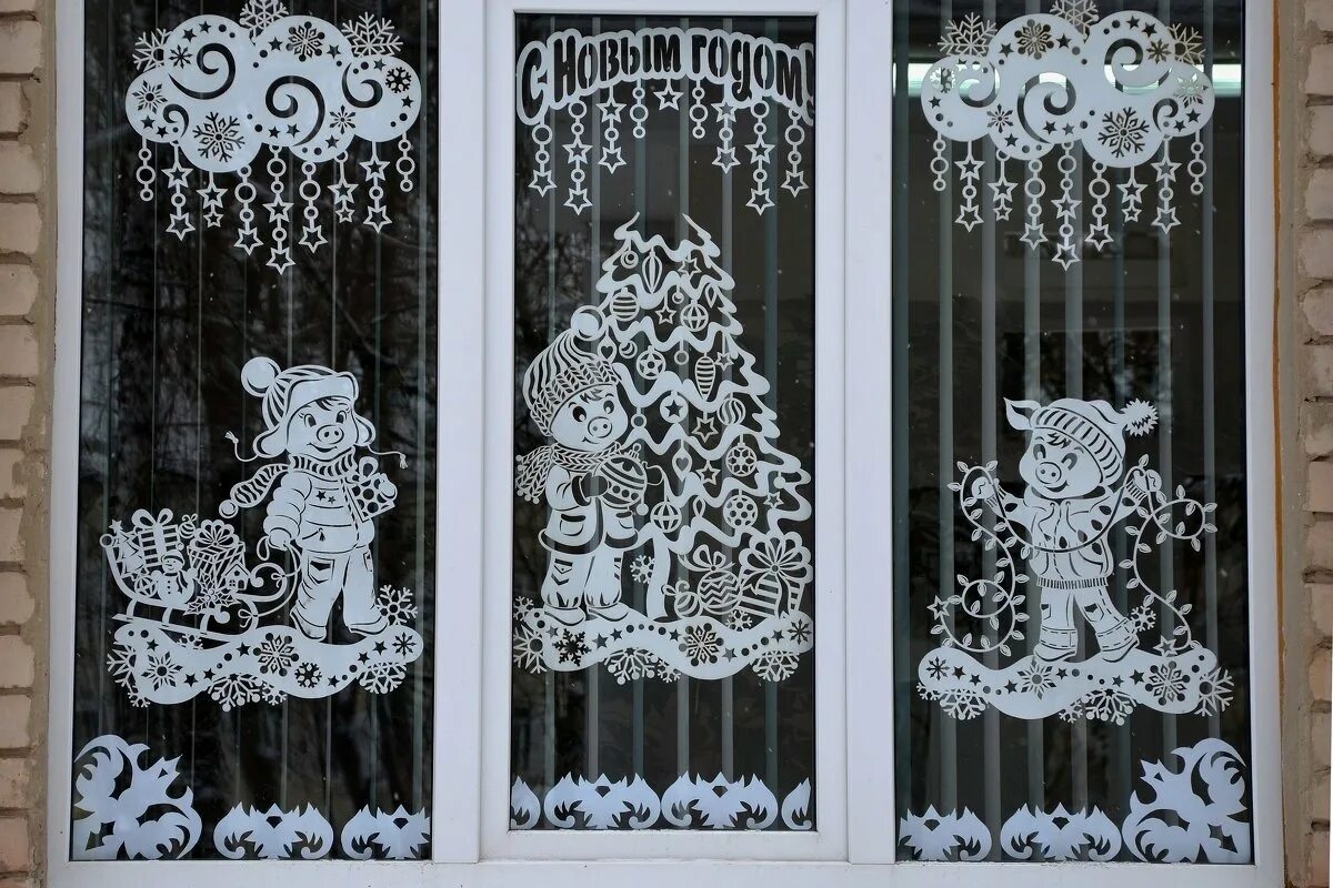 Трафареты вытынанок на окна. Украшение сюжетные на окна. Украшения на окна. Украшения на окна. Украшения на окна вытынанки.