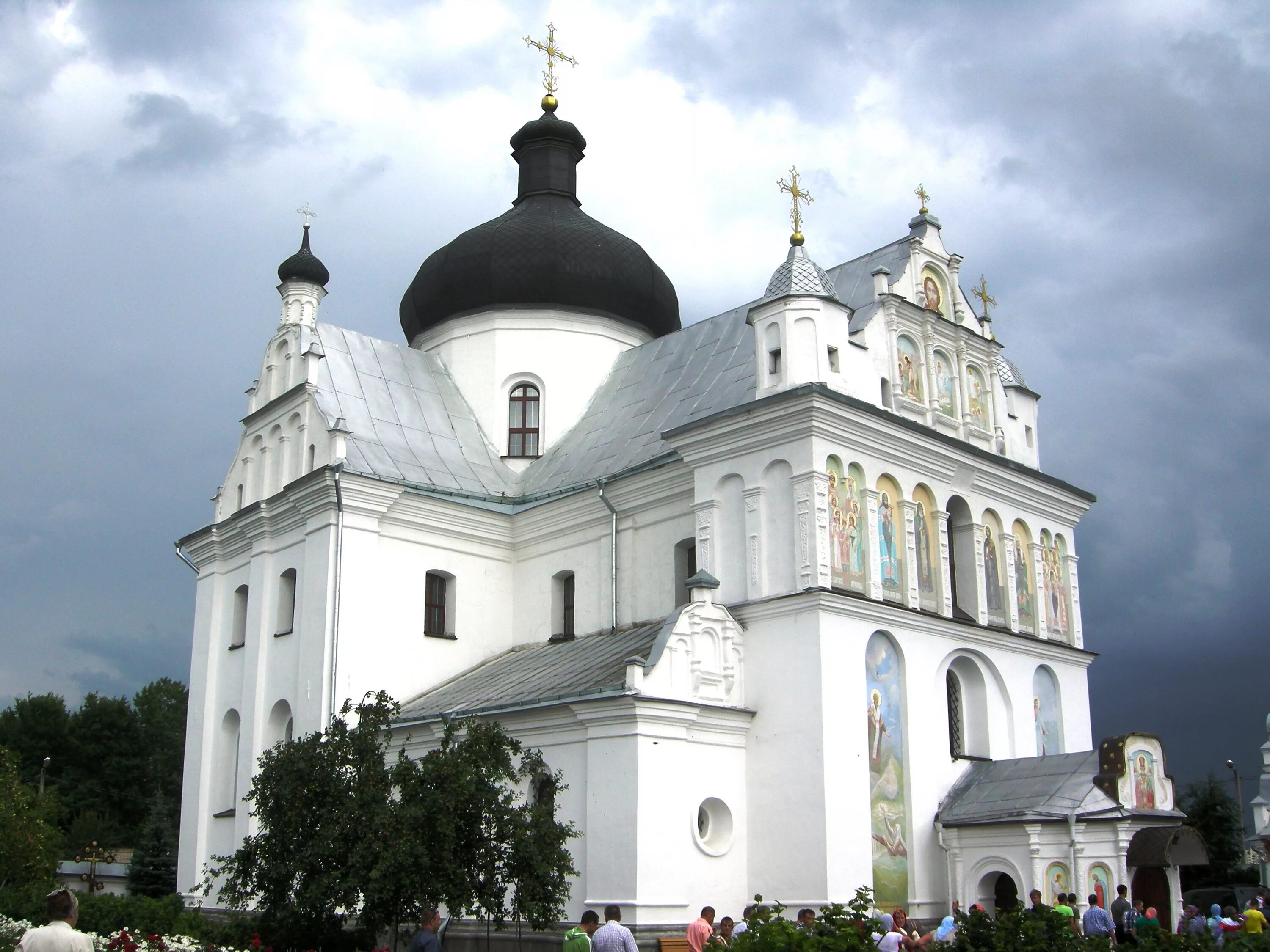 Могилев трех святителей. Могилев службы в церквях. Могилев службы в церквях. Пасхальное богослужение. Зимний могилев фото.