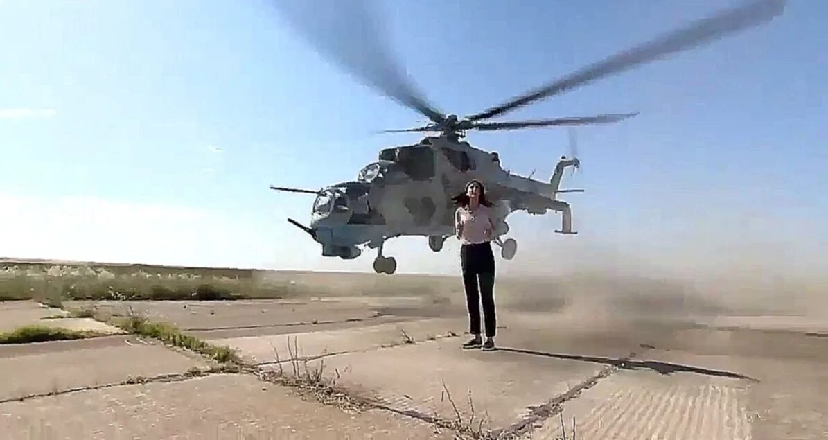 Вертолет видео песни. Вертолет опасный. Вертолет репортерский. Вертолет журналистов. Вертолет танцует.