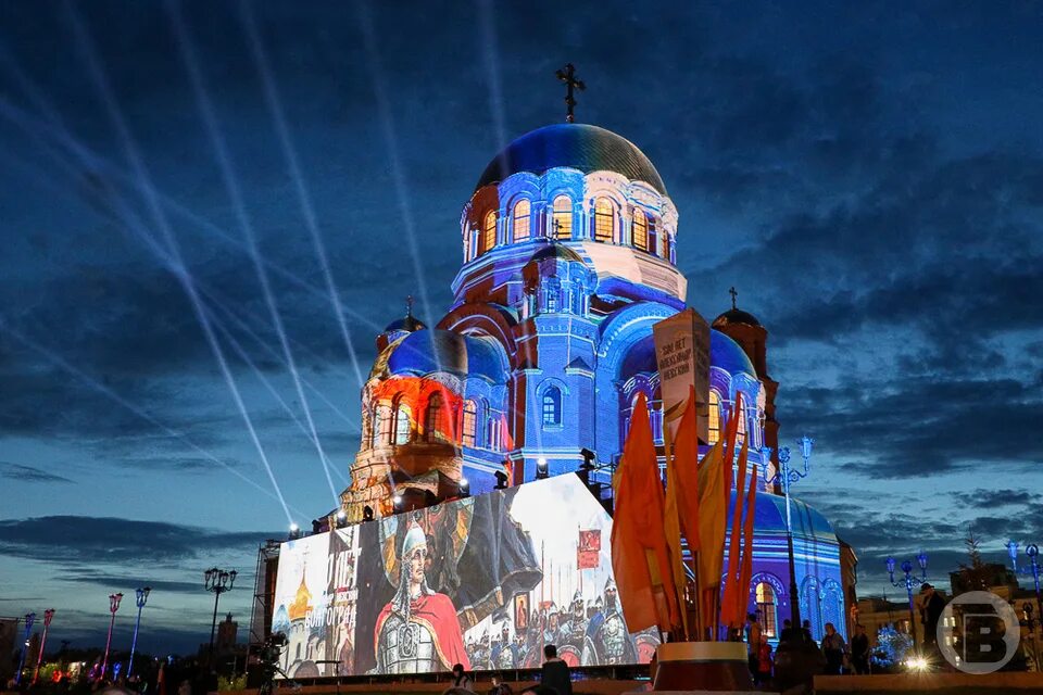 Лазерное шоу в центральном парке новосибирска 2025. Световое шоу волгоград 2 февраля. лазерное шоу в соль илецке. лазерное шоу дзержинск 10 сентября.