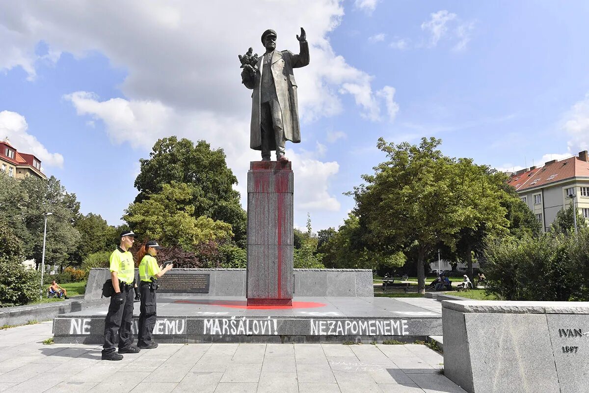 Памятник маршалу Коневу в Чехии. Памятникмаршалаконеву в Праге. Маршал Конев памятник в Праге. Памятник Ивану Коневу в Праге.