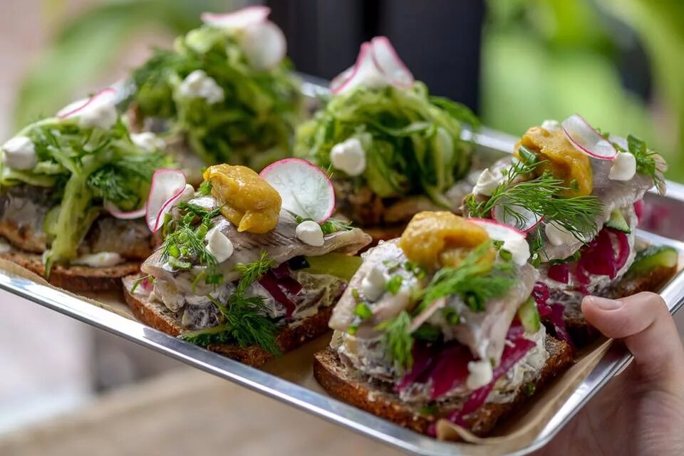 Сморреброд датский. Сморреброд. Датский бутерброд смерребред. Сморреброд лосось гравлакс. Сморреброд датский.