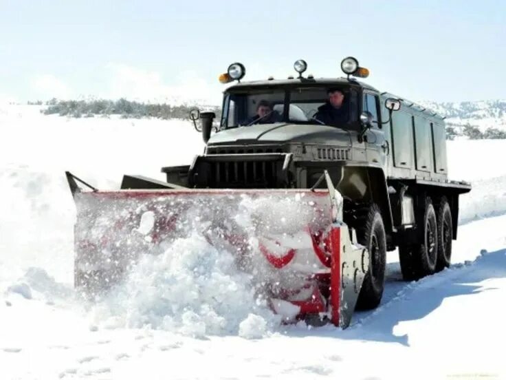 Техника в снегу. Шнекоротор Урал 4320. Урал-4320 снегоочиститель. Шнекороторный снегоочиститель дэ-226. Отвал на Урал 4320.