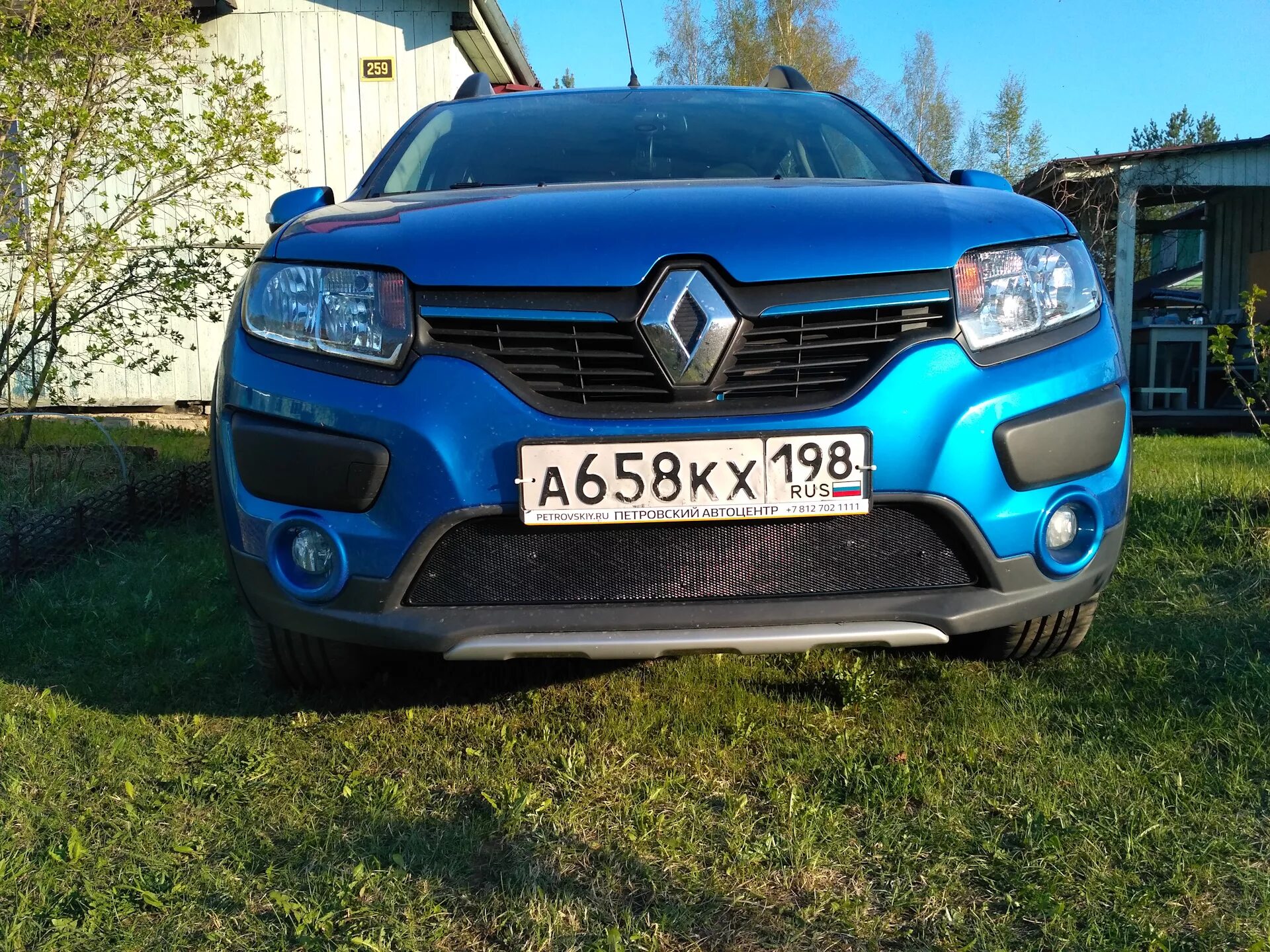 Бампер renault sandero stepway. Степвей 2. Renault Sandero Stepway 2. Рено сандёро степвей 2. Решетка радиатора Рено Сандеро степвей 2.