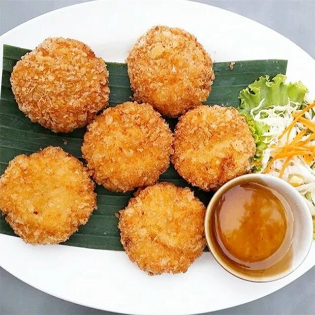 Котлеты из креветок рецепт. Котлеты из креветок рецепт. Котлеты с кукурузой. Креветочные котлеты. Биточки из креветок.