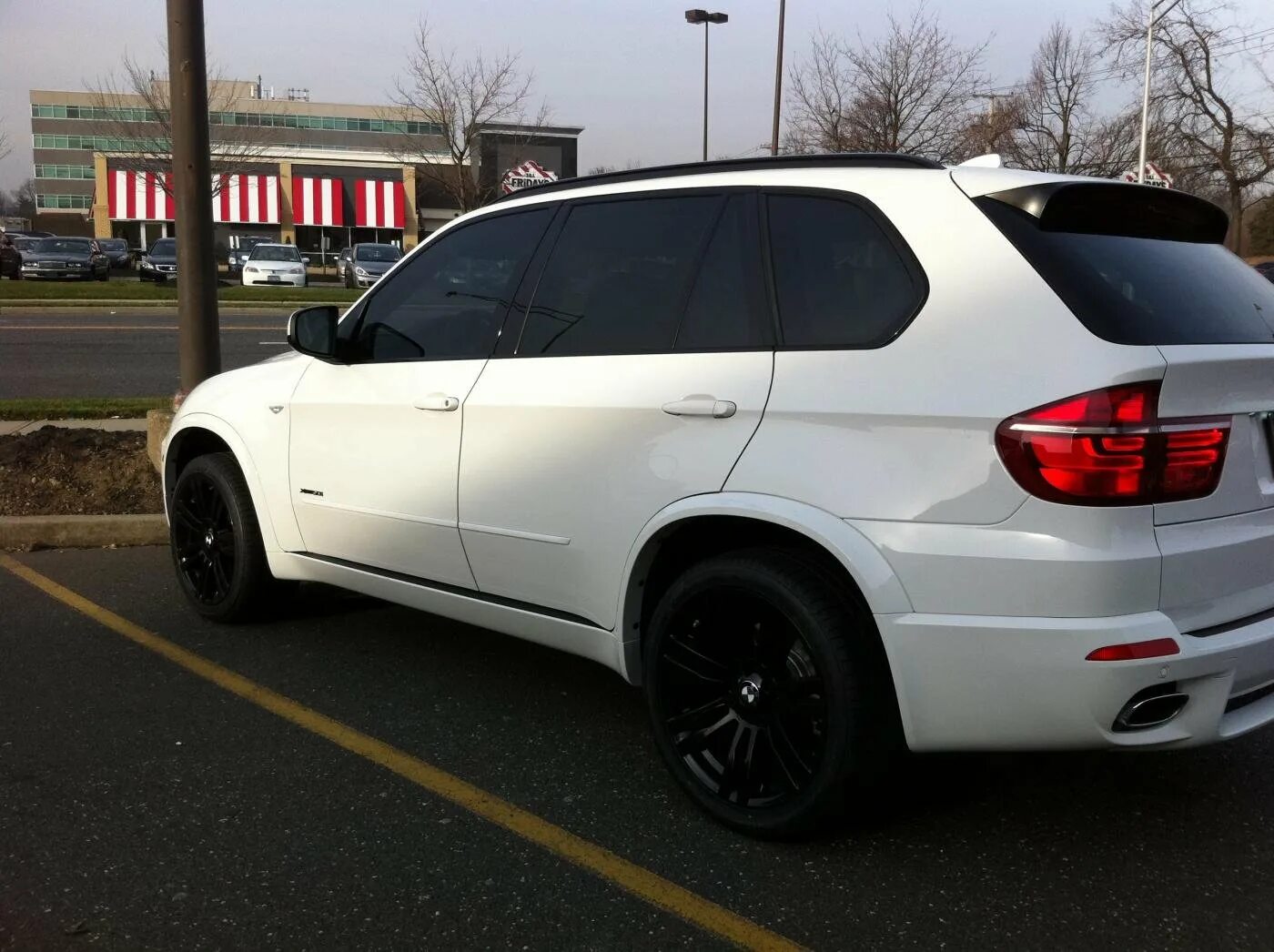 Бмв е70 дорестайлинг. BMW x5 e70 белый. BMW e70 Рестайлинг белая.