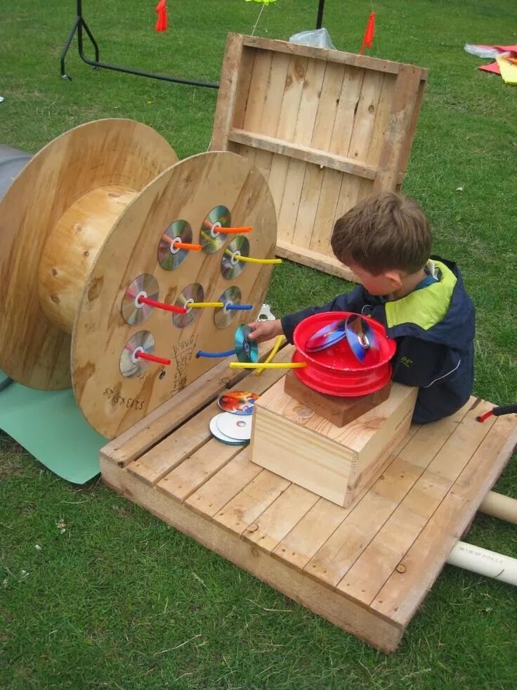 Сделать площадку в саду. Игрушки для детской площадки. Идеи для детской площадки. Развивающая детская площадка. Уличные игрушки для детского сада.