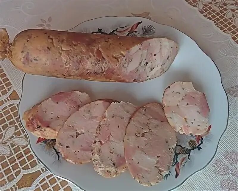 Колбаса куриная копченая. Домашняя колбаса из курицы. Куриный колбаса капчонная.