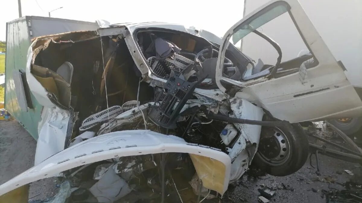 авария трасса дон м4 воронежская область. воронеж 4 июня 2024. авария ставрополь легковая врезалась в микроавтобус. 518 км а/м м4 дон воронеж. воронеж 4 июня 2024.