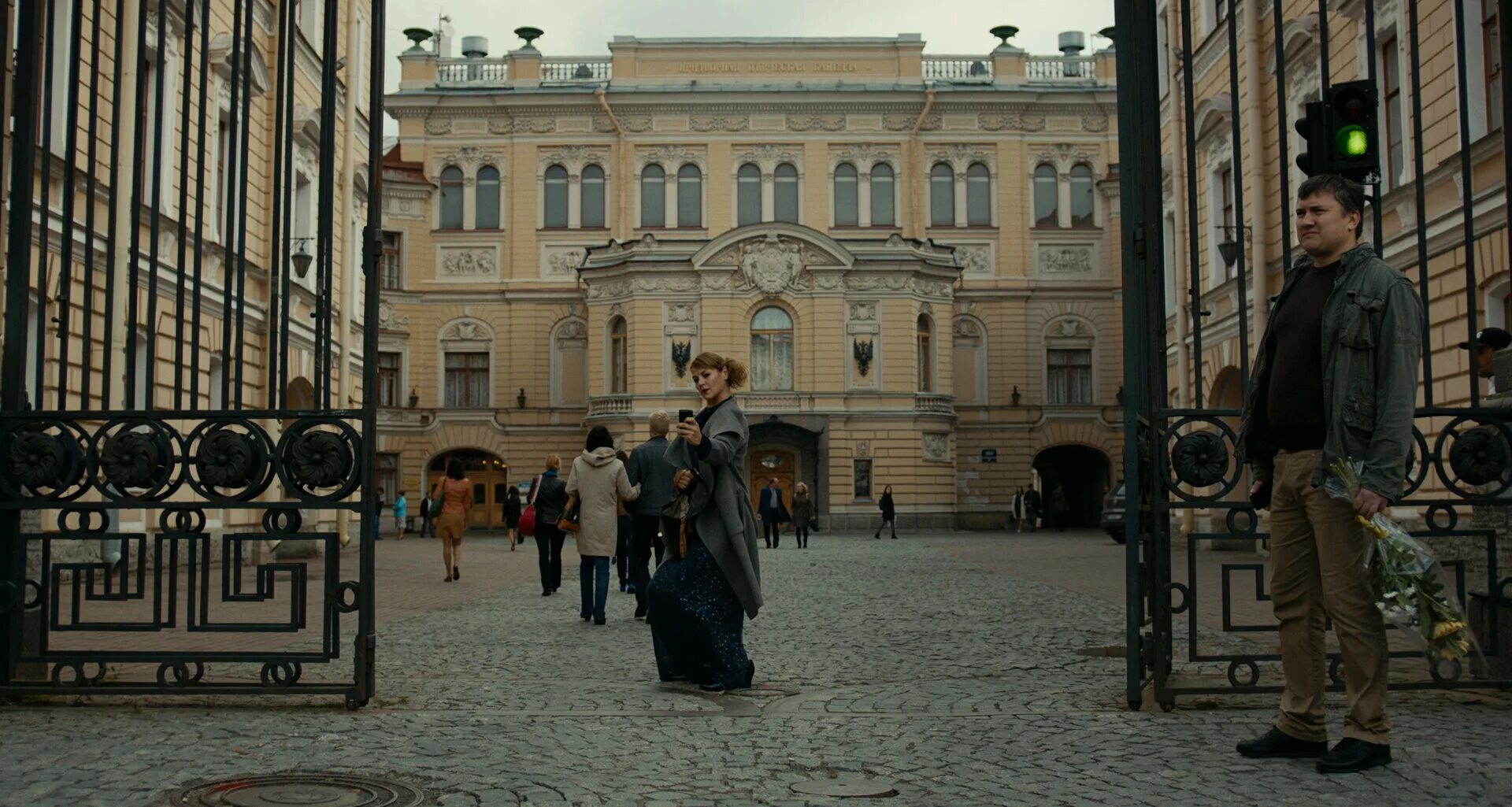 После показа нового кинофильма снятого по роману. Петербург в кинофильмах.