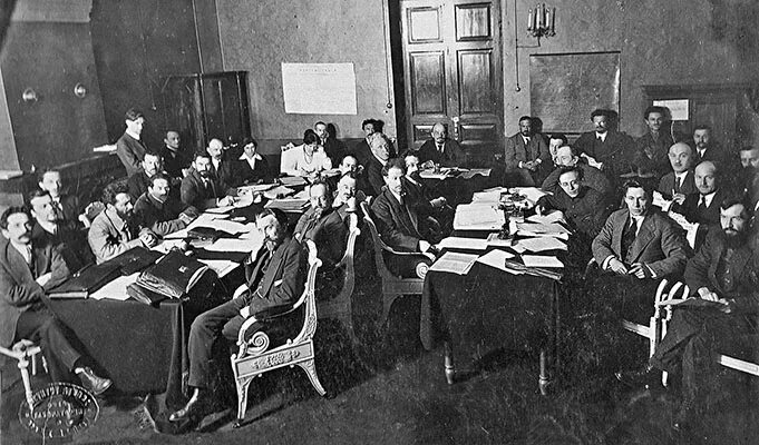 Совнарком вцик. Заседание национального совета грузии 1918г. заседание 1920. заседание совнаркома 1918 о немецких колониях. заседания цик ссср.