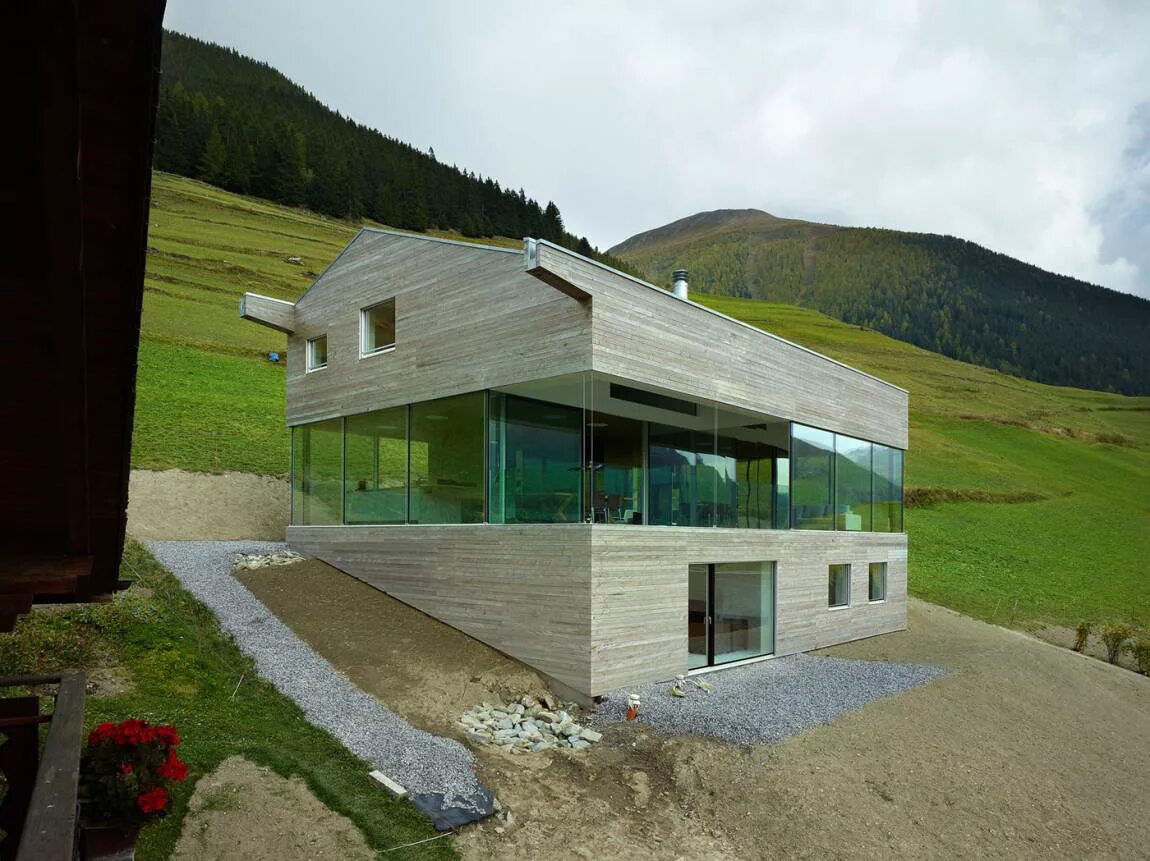 Швейцария ЭКОДОМ. Barn House на склоне. Дом на склоне горы.