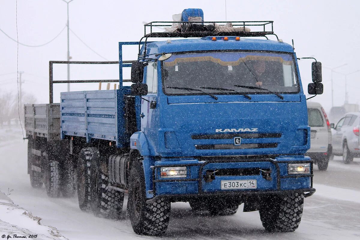 Камаз в хакасии. Камаз 43114-015-15. Камаз 4310 сортиментовоз. Коммунар ширинский район хакасия. Село коммунар ширинский район.