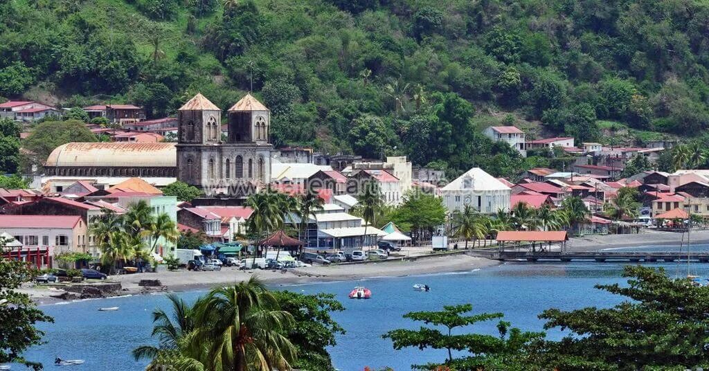 Сен пьер остров. Сен-Пьер (Мартиника). Сен-Пьер на острове Мартиника. Сен-Пьер Мартиника город сейчас. Город сен Пьер на острове Мартиника.