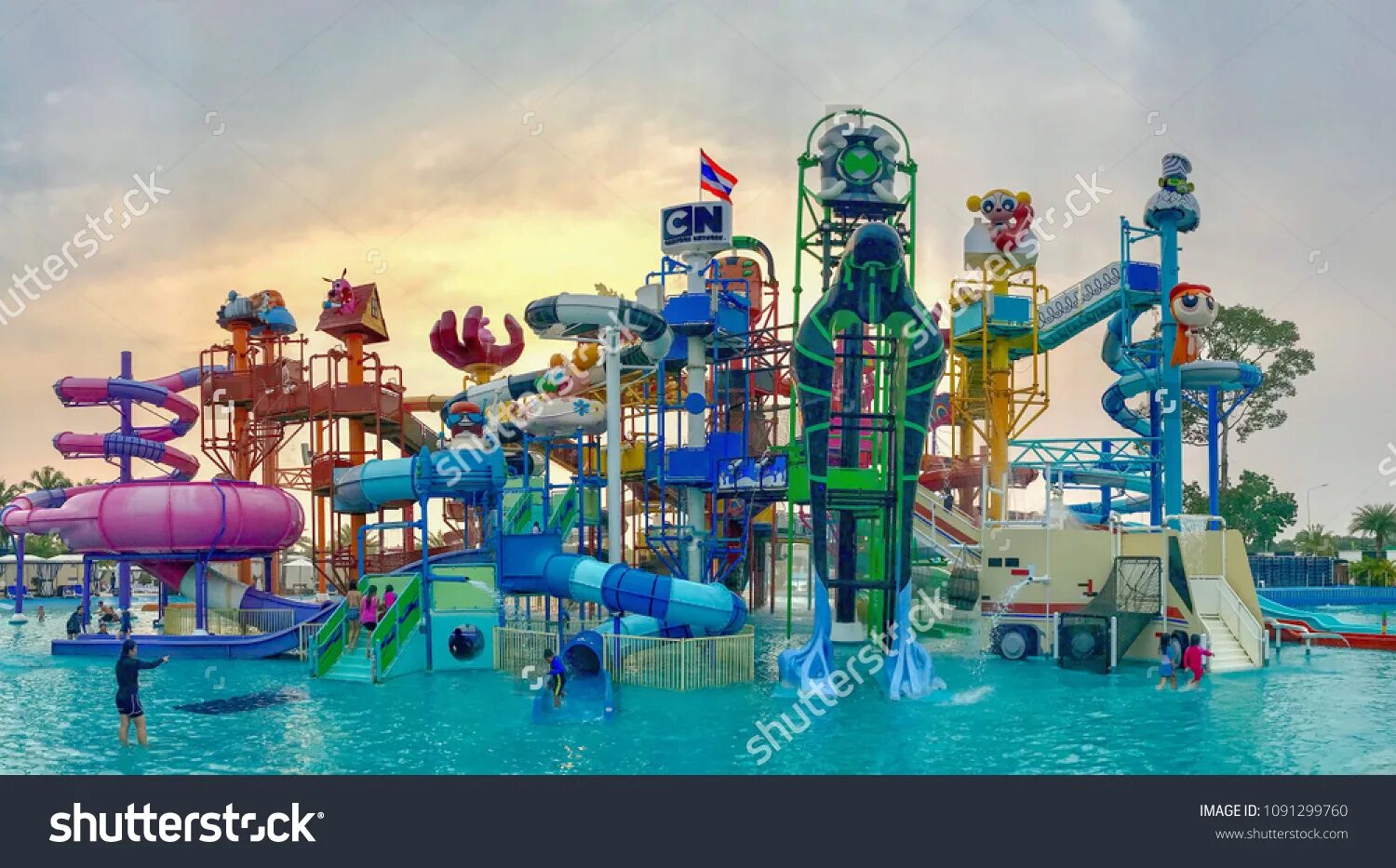 The water park is. Аквапарк ватер парк. Chimelong water park. Абу даби аквапарк yas waterworld. Аквапарк "акватика".