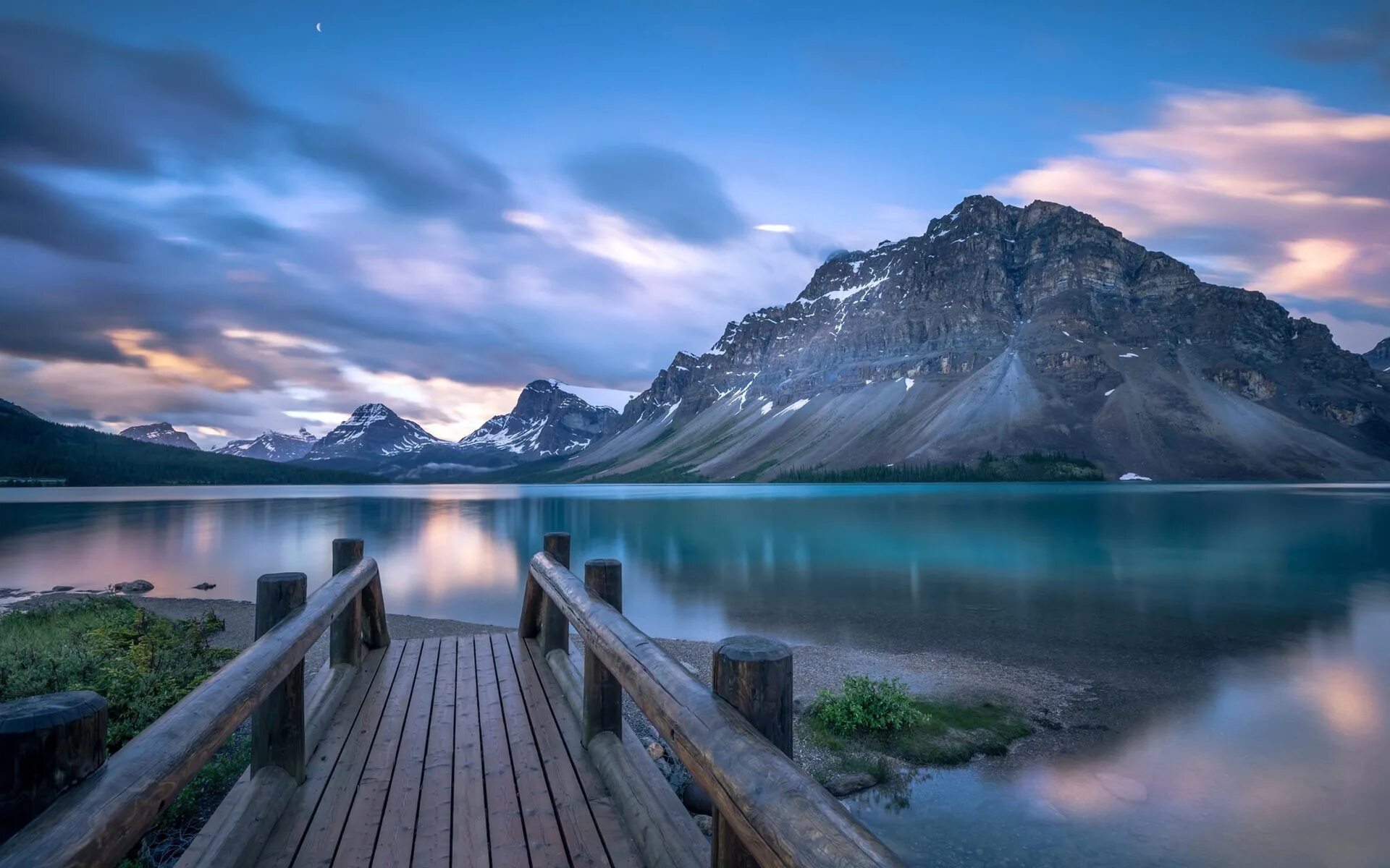 Natural scene. Горный пейзаж. Green lake. Озеро морейн в канаде. Озеро морейн.