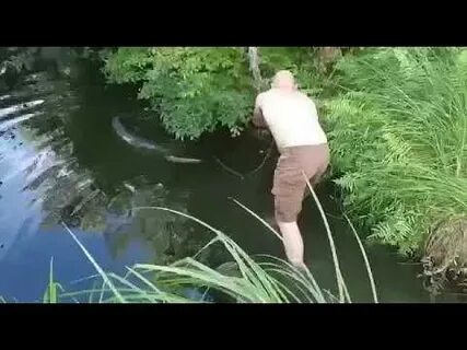 Яшка упустил рыбу ему было