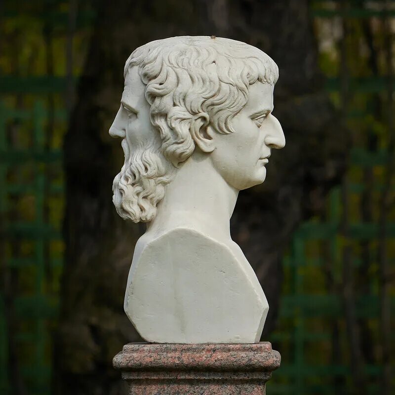 Римский бог янус. Римский янус. Янус древнеримский двуликий бог. Двуличный. Римский бог янус.