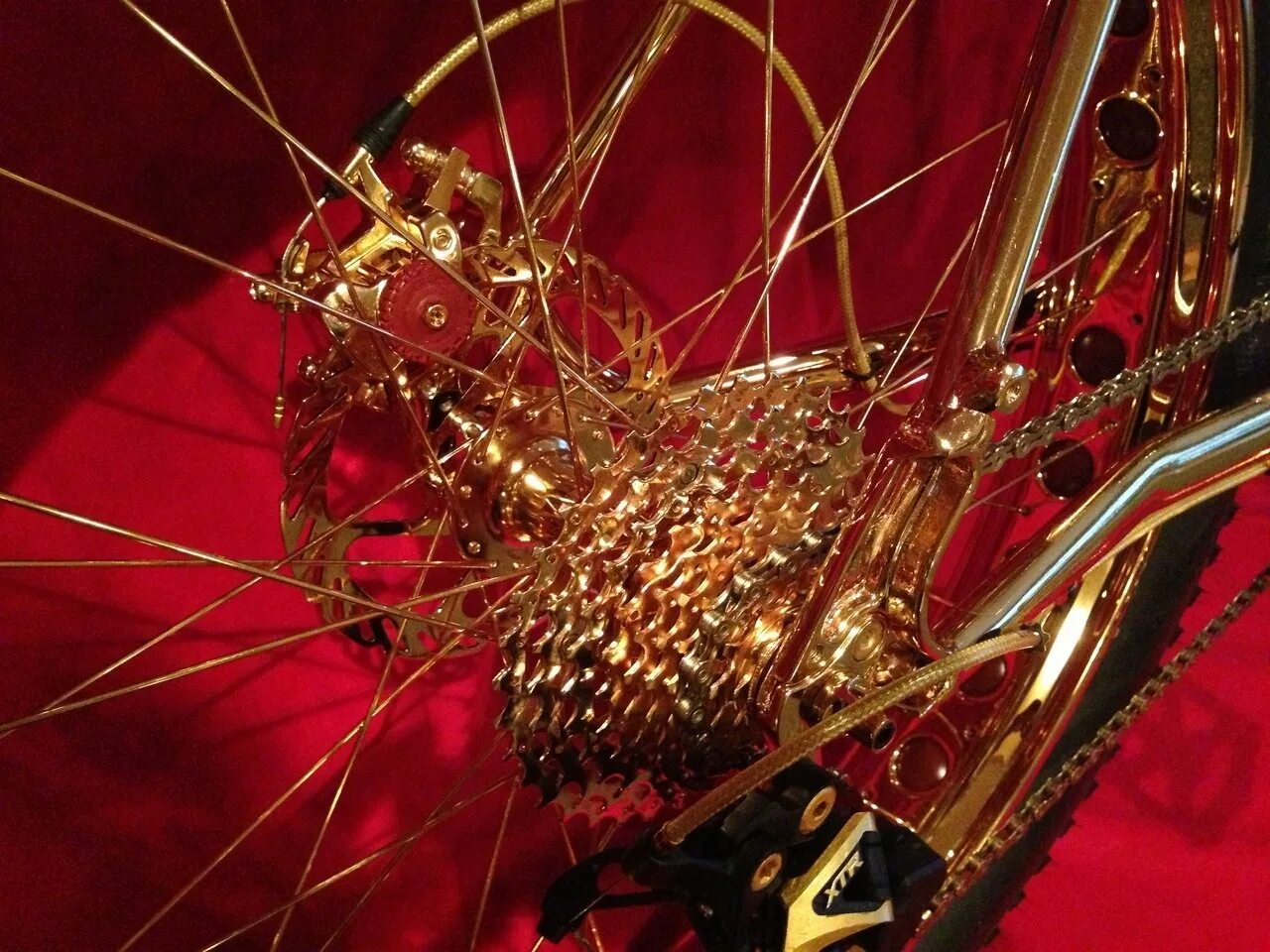 House of Solid Gold велосипед. Золотой велосипед Beverly Hills Edition. 24k Gold extreme Mountain Bike. Самый дорогой велосипед.