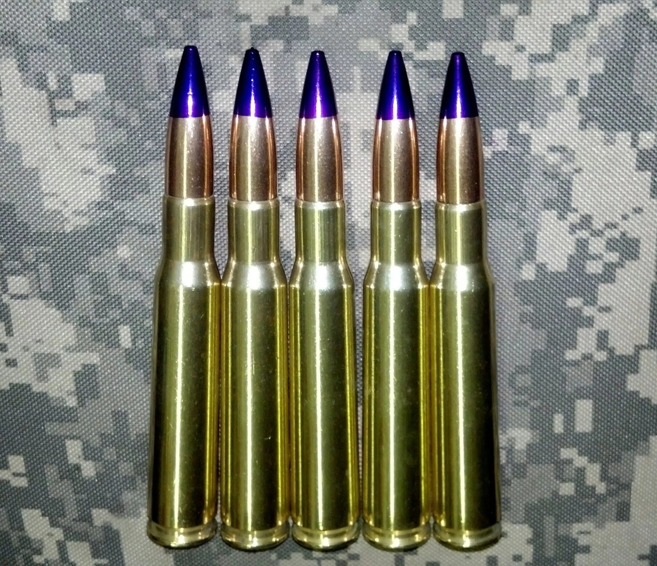 Патрон 50 bmg. 50 BMG патрон. Патрон 338 Lapua Magnum. Лапуа Магнум 338 винтовки. 50 БМГ винтовка патрон.