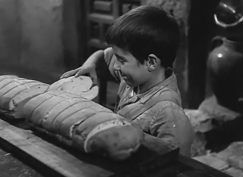 Y pan. Pan pan. хлеб и вино вечеря. статуэтка marcelino pan y vino. Madalenas выпечка.