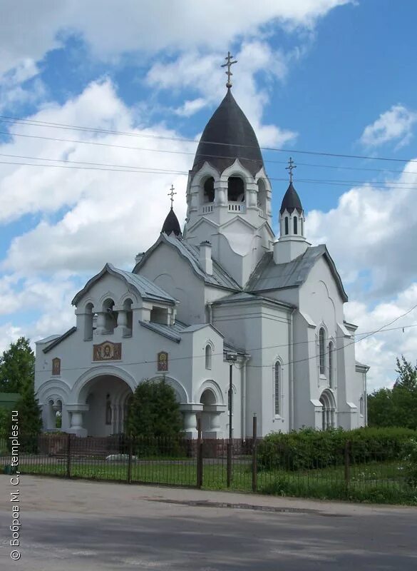 Поселок тайцы ленинградской. Церковь Алексия митрополита Московского в Тайцах. Церковь Тайцы Гатчинский район. Церковь в Тайцах Ленинградской области. Церковь Алексия в Тайцах Ленинградской области.