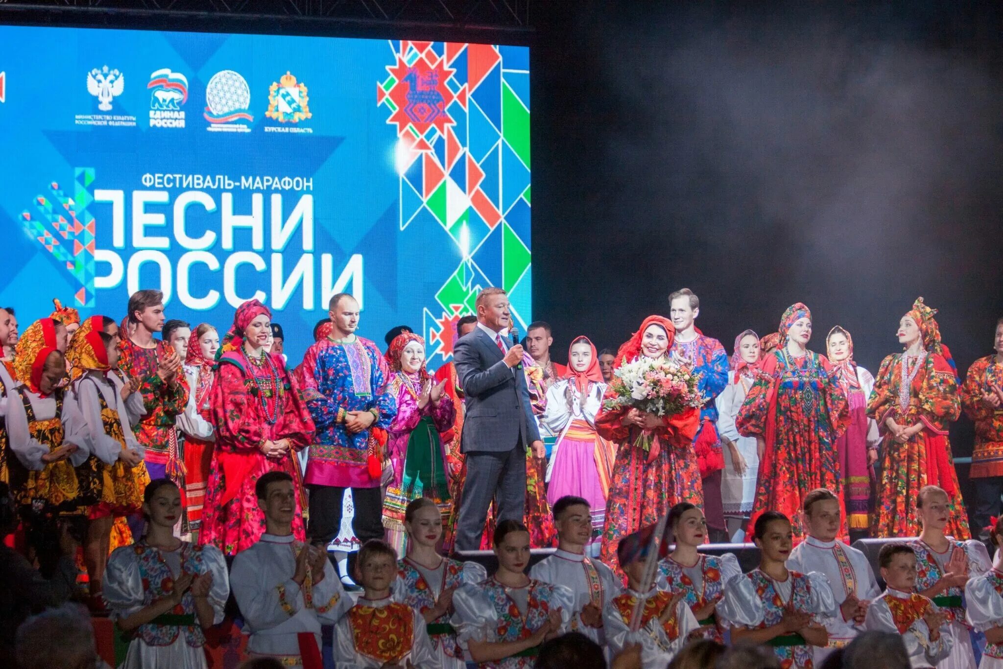 Участница фестиваля. Участники фестиваля. фестиваль марафон песни россии. фестиваль курск. бабкина курск концерт.
