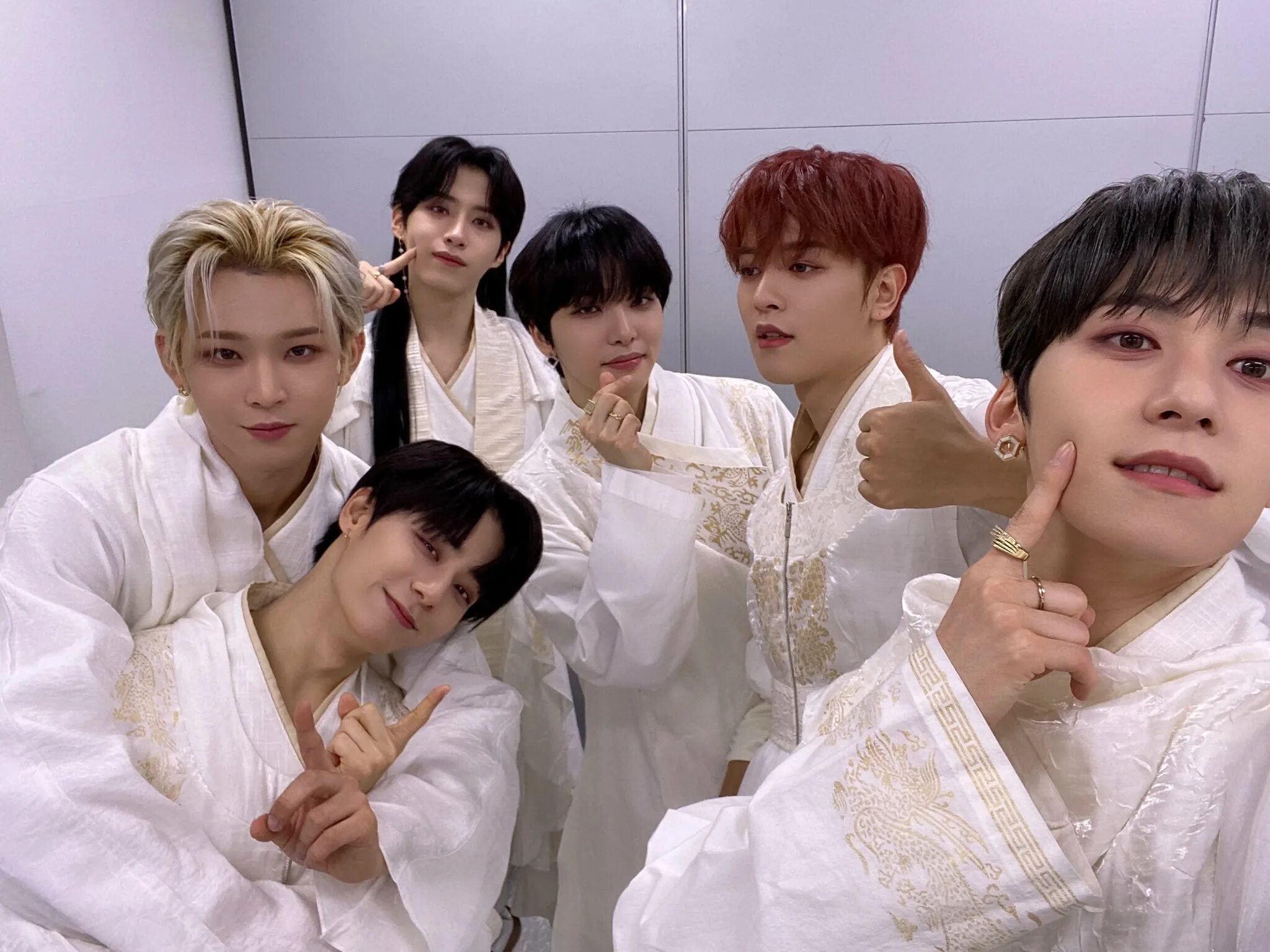 Oneus same. Группа ONEUS. Группа ONEUS малыши. ONEUS members. ONEUS photo HD.