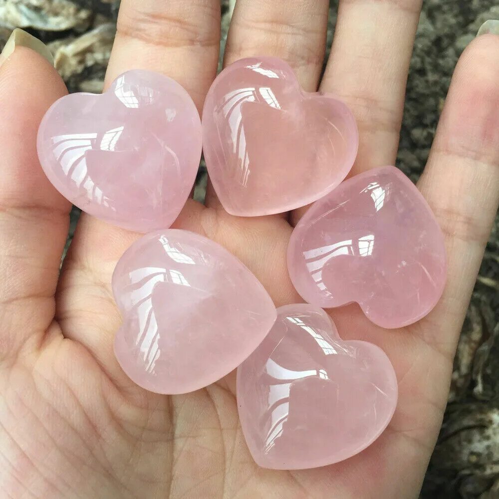 Розовый кварц камень натуральный. Камневеды розовый кварц. Розовые камни натуральные. Сердце розового кварца.