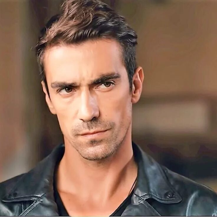 Личная жизнь и биография турецких актеров Akın Akınözü y Ebru Şahin para Cosmopolitan Magazine Turkish women beautiful, Cu